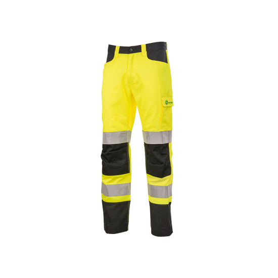 Vista frontal de unos pantalones de trabajo amarillos de alta visibilidad, con detalles en negro, bandas reflectantes y el logotipo de John Deere en el bolsillo cargo.
