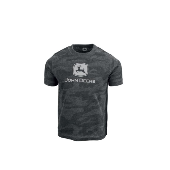 Vista frontal de una camiseta de manga corta de camuflaje gris oscuro con un logotipo de John Deere más claro en el pecho.
