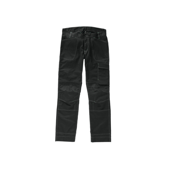 Vista frontal de unos pantalones de trabajo negros, con un bolsillo cargo en la pernera izquierda y costuras verdes en contraste.