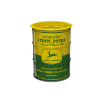 Vista frontal de una hucha de barril de aceite de uso especial de John Deere de color amarillo y verde, con la ranura en la parte superior.