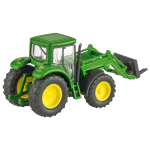Vista trasera de tres cuartos de un modelo a escala de tractor John Deere verde, con ruedas amarillas y un cargador frontal acoplado con horquilla.