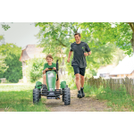 T-shirt nera con evoluzione del logo